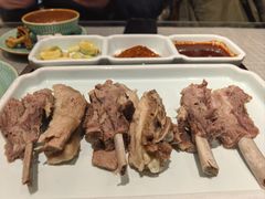 小份的手抓羊肉。-东方亚克西餐厅(西康路店)
