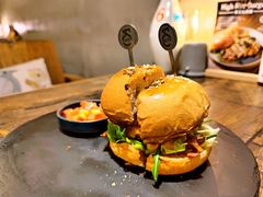 烤菠萝汉堡-HIGH FIVE哈福手工汉堡(桂林路店)