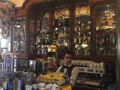 -Majestic Café