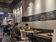 大堂-HELLO 27 意面·沙拉·帕尼尼