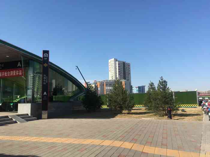 五号线海滩寺站-"最近一直没有新增确诊病历,外面的人也相对.