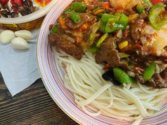 -歹歹的加个面过油肉拌面