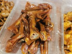 卤鸭掌-蓝精灵饺子店
