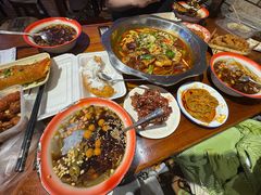 -爆炸头阿姨小四川正宗川味小吃(无任何分店)