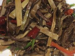 -小厨子私房菜·云南美食店