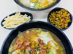 -龙记桂林米粉(财满街店)