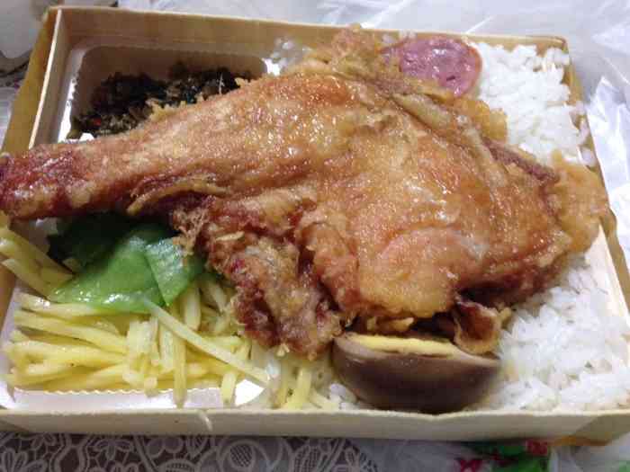 东池便当(劳动西路店)-"最爱他家的鸡腿饭,皮脆肉嫩,表皮内满满的.