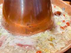 -果松木炭酸菜铜火锅·外婆参鸡汤