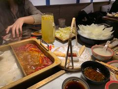 -尚尚仙·酸汤猪手·猪肚鸡火锅(华联万柳购物中心店)