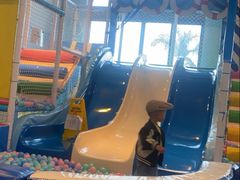 -海口绿发希尔顿酒店-田园汇贵州美食自助餐·三文鱼