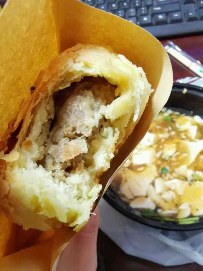 张小豆豆腐脑(爱建店)-"突然发现的小店,中午吃饭想着不吃面了,发.