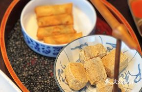 Xixing Stinky Tofu with Handmade Spring Rolls