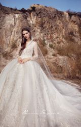 -Renee芮亦婚纱(原丽莎)