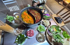 Guizhou Sour Soup Spicy Double-Flavor Hot Pot