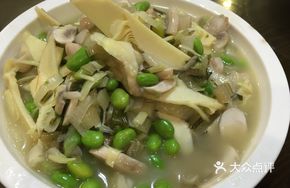 Bamboo Shoots, Pickled Vegetables, Mushrooms and Green Beans Stir-fry