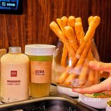 一口火锅一口奶茶，消夏标配解暑又解辣！爱惨了爱惨了[色]
