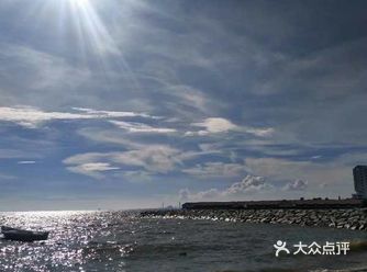 绿光在哪里 触电般不可思议 像一个奇迹 划过我的生命里