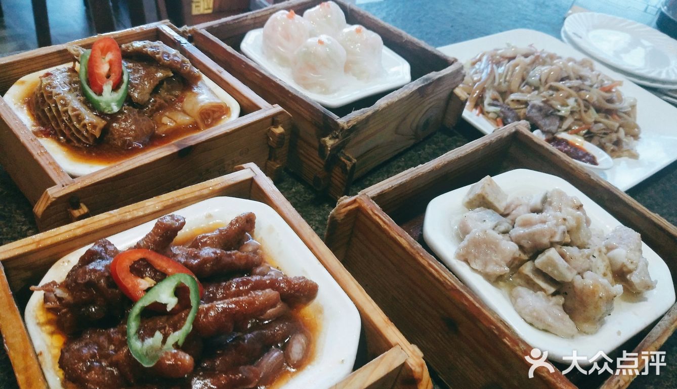 胡萝卜丝，竹笋丝等等还有肉