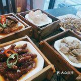胡萝卜丝，竹笋丝等等还有肉