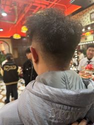 -东方先生国潮男士理发馆