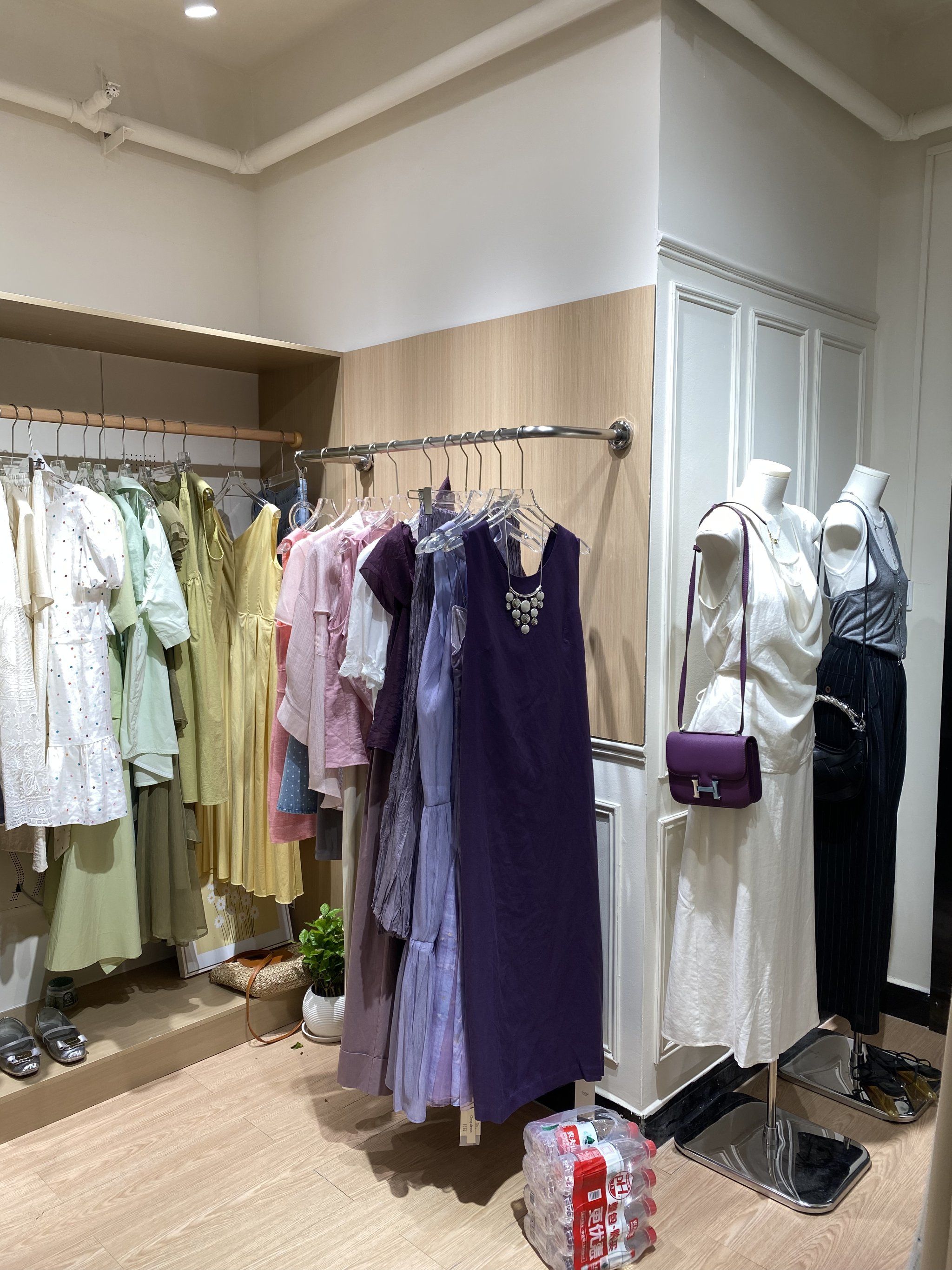 漂亮的高空女装店