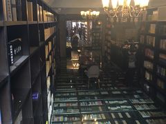 -钟书阁(松江泰晤士小镇店)