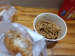 油饼包烧麦-家阳赵师傅油饼包烧麦(粮道街店)