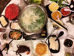 -鲜入围煮花胶鸡海鲜火锅