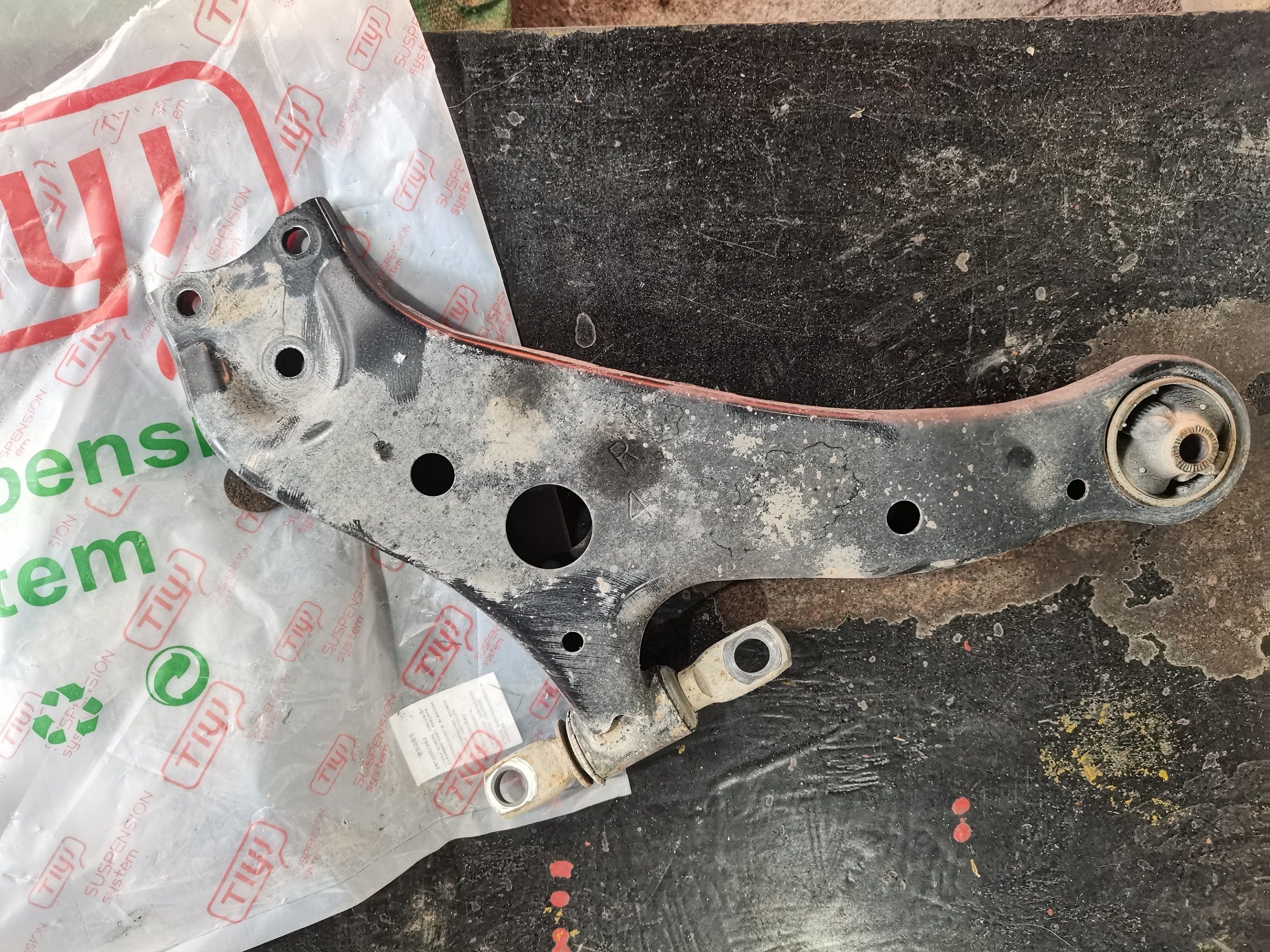 HOWO truck transition pitman arm front view