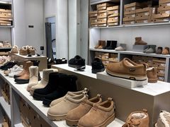 -UGG(燕莎奥特莱斯购物中心店)