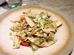 野芫荽炒牛肝菌-半山腰·云南菜(侨福芳草地店)