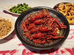 -肥肥虾庄·金牌油焖大虾(汉街SKP店)