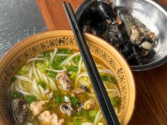-正宗李家土鸡米线店