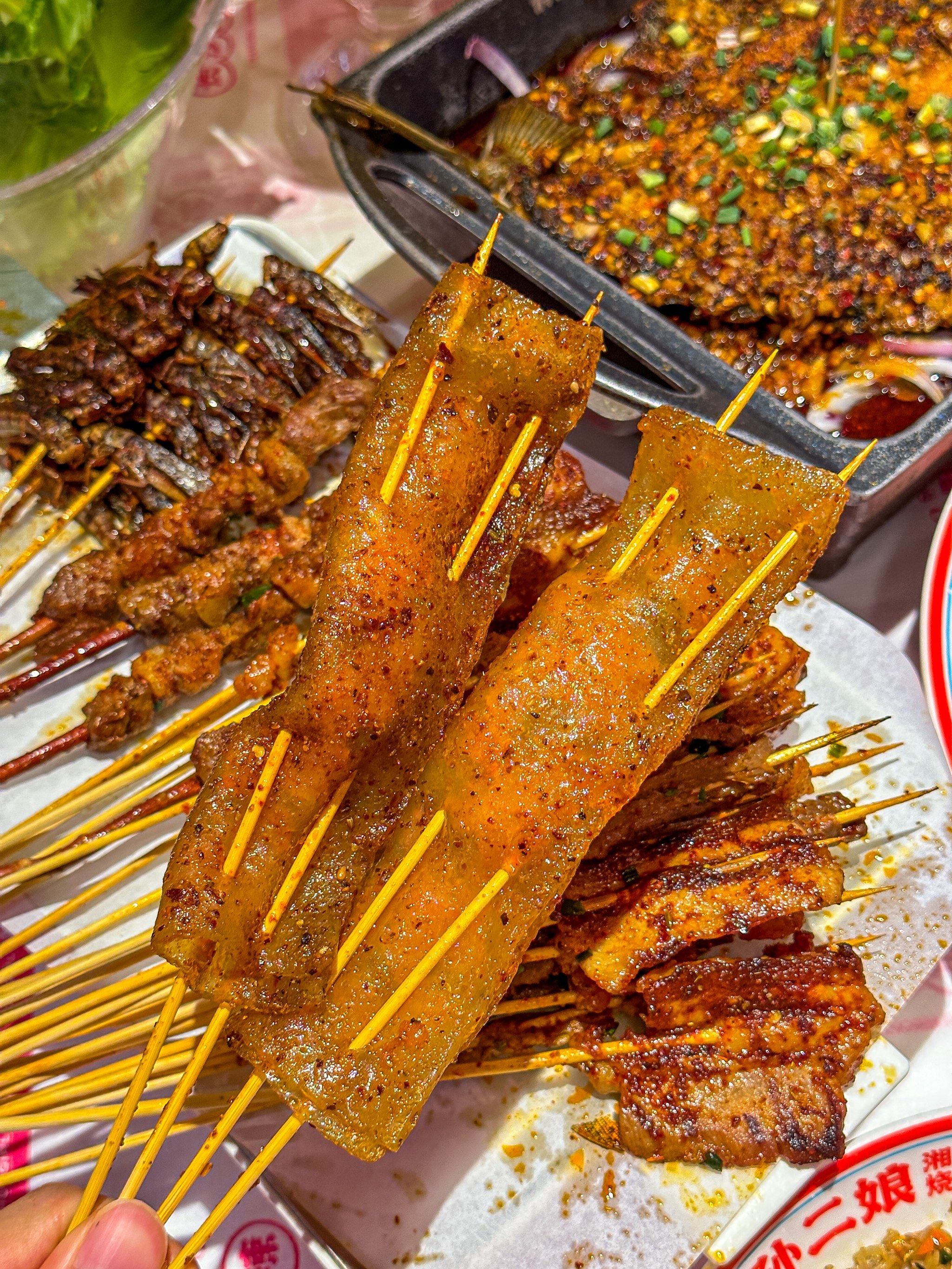 正宗的湘西烧烤,真的吼吼好吃啊～

✔️湘西血粑粑还有蕨粑
