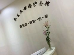 -觅白婚纱礼服馆