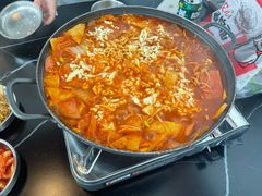 部队火锅-HONGA HONGA雄家(曹路店)