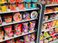 -全家便利店(江湾镇站店)