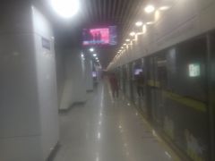 -龙溪路(地铁站)