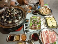 -围炉肉舍•炭烤活鳗•丹东海鲜烤肉(步行街店)