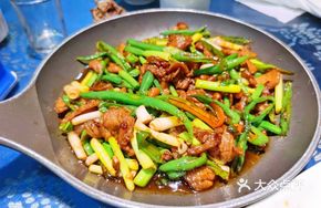 Sauce-Braised Pork with Spicy Sauce