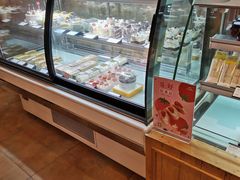 面包甜点陈列柜-皇冠幸福里动物奶油生日蛋糕(常青中路店)