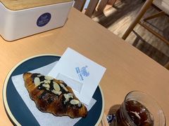 黑芝麻可颂-Oasis coffee燕谷咖啡(公信店)