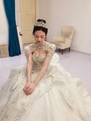 -喜爱高定婚纱摄影