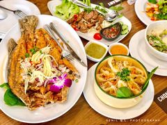 -Chom Cafe and Restaurant