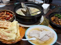 -土砂锅生态山庄·非遗砂锅雅鱼