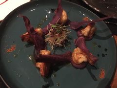 煎虾配紫薯泥薯片及姜味柠檬汁-AZUL by FUEL蓝色·法式酒馆(琶醍店)