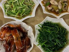 -黄记四更烤乳猪店