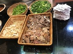 -八一路好吃街(雨田商务大厦店)