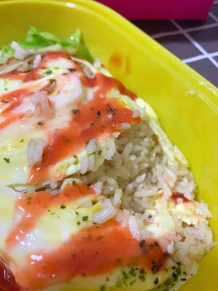 点的是外卖的蛋包饭,照烧味很好吃赞赞赞!