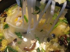 -花馬肆.云南过桥米线(汉神购物广场现场熬汤店)